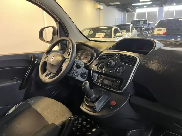 Renault 2018 - 6490 EUR, 385000 km - AUTO.MOTO.pt - 385000km - foto 17 de 33