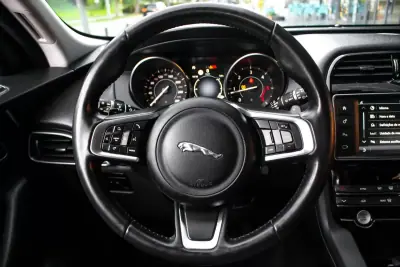 Jaguar F-Pace 2018 - 22990 EUR, 155156 km - 155156km - foto 13 de 48