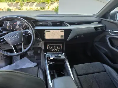 Audi e-tron 2021 - 32900 EUR, 120000 km - 120000km - foto 48 de 51