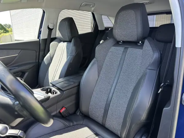 Peugeot 3008 2018 - 14900 EUR, 200000 km - AUTO.MOTO.pt - 200000km - foto 25 de 63