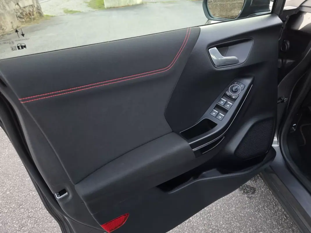 Ford Puma 2023 - 18990 EUR, 102000 km - AUTO.MOTO.pt - 102000km - foto 39 de 43