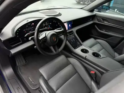Porsche Taycan 2022 - 62900 EUR, 75000 km - AUTO.MOTO.pt - 75000km - foto 10 de 18