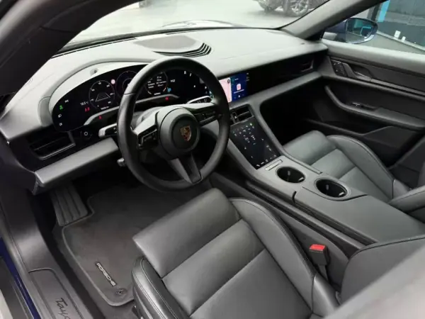 Porsche Taycan 2022 - 62900 EUR, 75000 km - AUTO.MOTO.pt - 75000km - foto 10 de 18