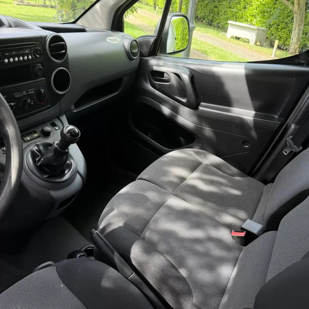 Citroën BERLINGO 1.6 HDI 600 C/AC 2018 - 10990 EUR, 190000 km - AUTO.MOTO.pt - 190000km - foto 8 de 15