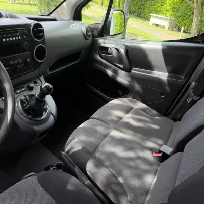 Citroën BERLINGO 1.6 HDI 600 C/AC 2018 - 10990 EUR, 190000 km - AUTO.MOTO.pt - 190000km - foto 8 de 15