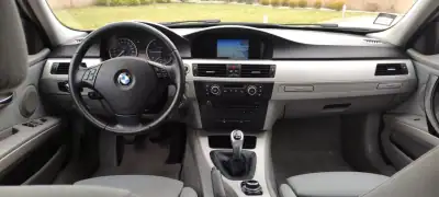 BMW 318 2012 - 7900 EUR, 394830 km - AUTO.MOTO.pt - 394830km - foto 5 de 12