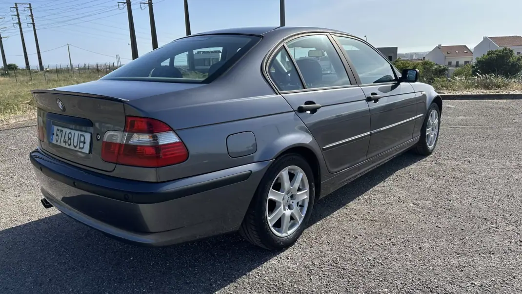 BMW 318 2002 - 4500 EUR, 254000 km - AUTO.MOTO.pt - 254000km - foto 6 de 18