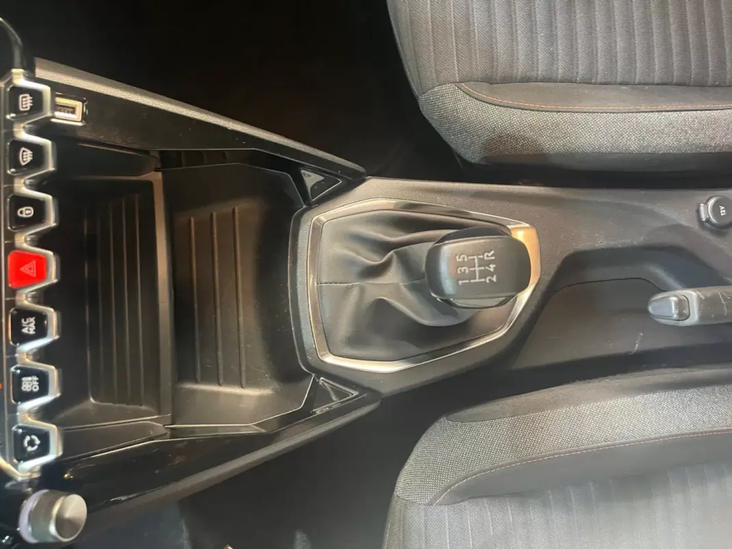 Peugeot 208 2023 - 14900 EUR, 44000 km - AUTO.MOTO.pt - 44000km - foto 44 de 47