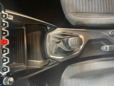 Peugeot 208 2023 - 14900 EUR, 44000 km - AUTO.MOTO.pt - 44000km - foto 44 de 47