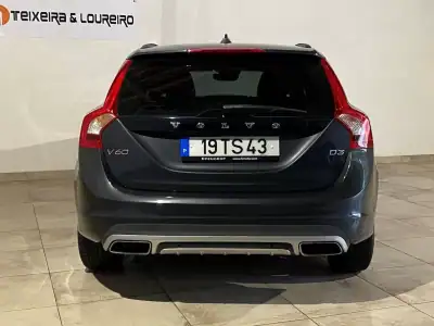 Volvo V60 2017 - 17900 EUR, 165010 km - AUTO.MOTO.pt - 165010km - foto 6 de 23