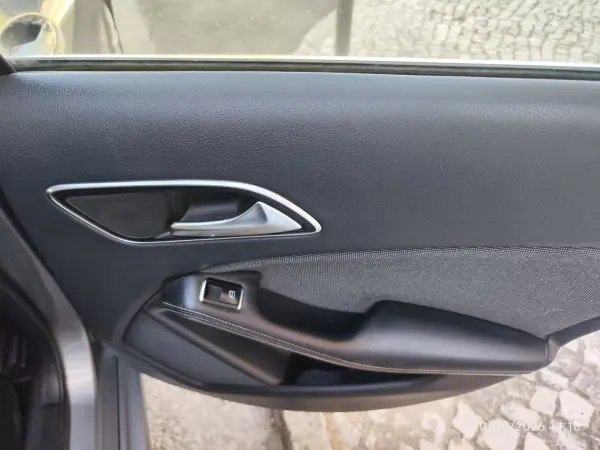 Mercedes-Benz A 180 2013 - 11780 EUR, 215000 km - AUTO.MOTO.pt - 215000km - foto 16 de 39