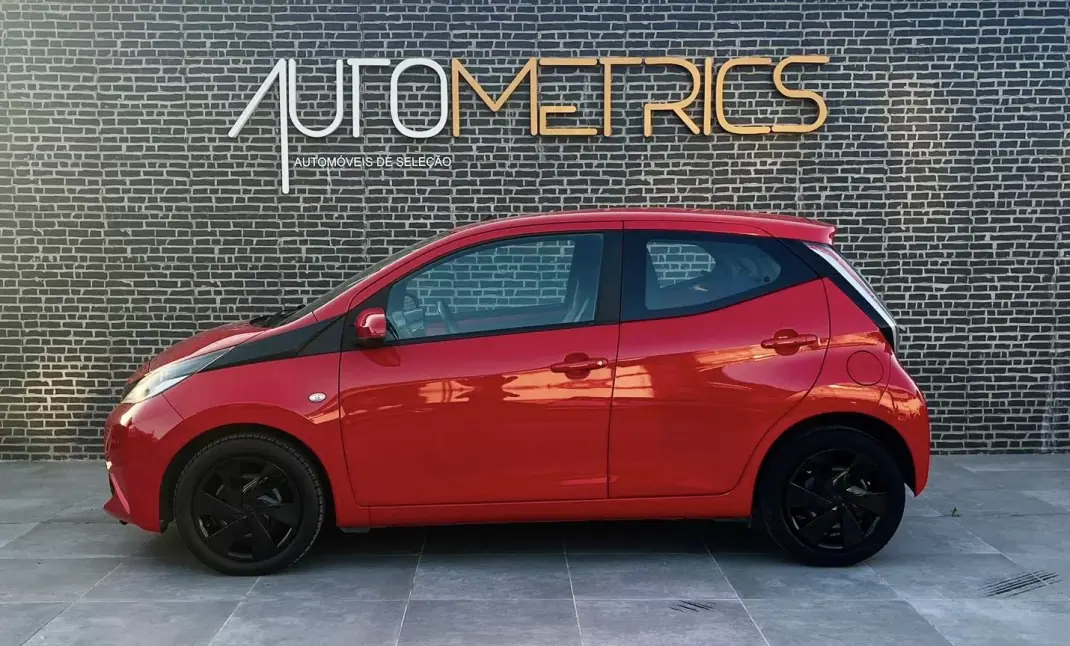 Toyota Aygo 2016 - 8500 EUR, 190000 km - AUTO.MOTO.pt - 190000km - foto 4 de 16