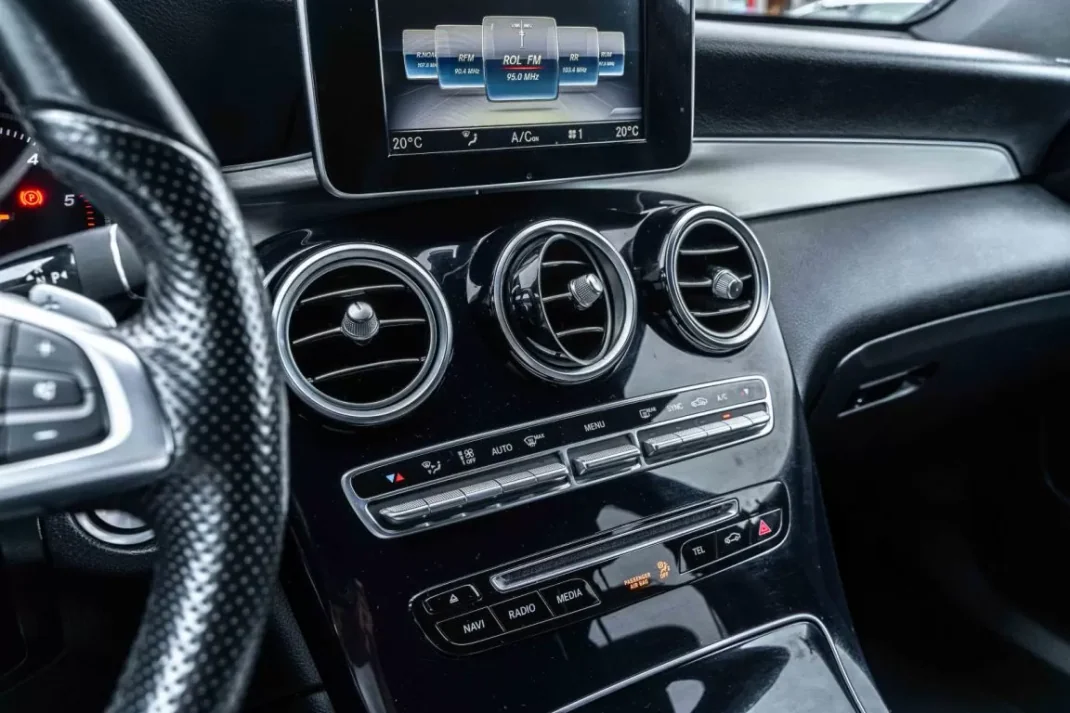 Mercedes-Benz GLC 250 2018 - 33900 EUR, 186200 km - AUTO.MOTO.pt - 186200km - foto 10 de 19