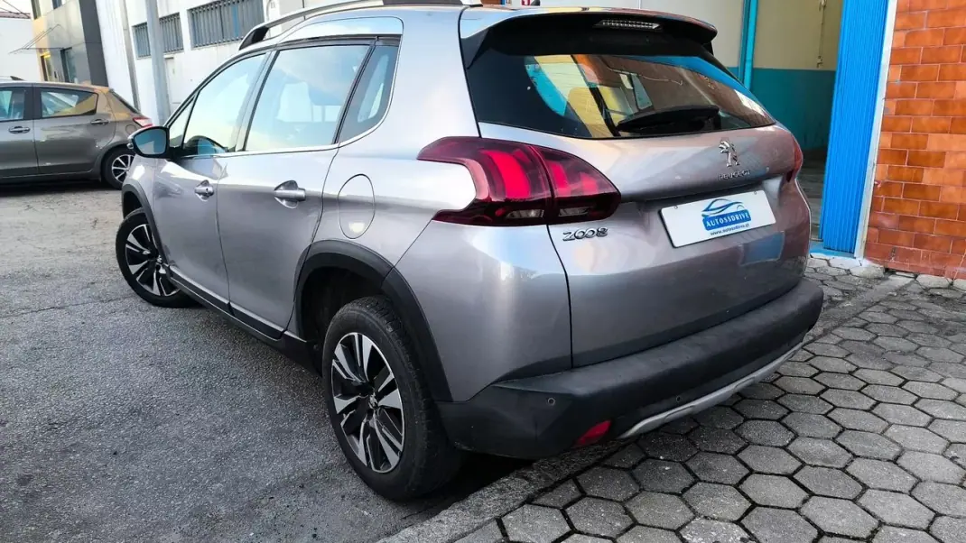 Peugeot 2008 2017 - 11500 EUR, 164000 km - AUTO.MOTO.pt - 164000km - foto 13 de 15