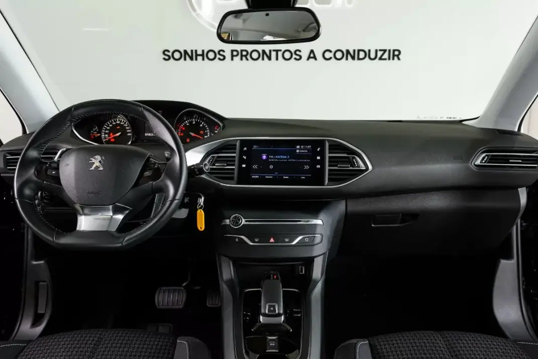 Peugeot 308 SW 2021 - 17750 EUR, 70820 km - 70820km - foto 2 de 26
