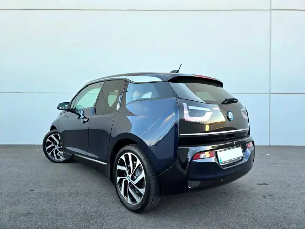 BMW i3 2019 - 12500 EUR, 216000 km - AUTO.MOTO.pt - 216000km - foto 11 de 35