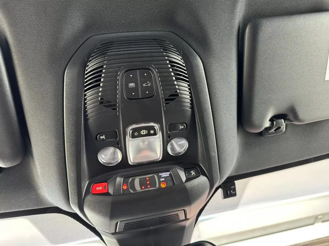 Peugeot 3008 2020 - 23900 EUR, 132834 km - AUTO.MOTO.pt - 132834km - foto 24 de 34