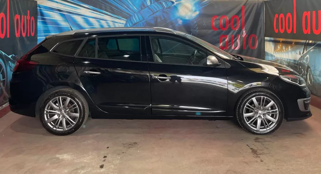 Renault Mégane Sport Tourer 2014 - 9999 EUR, 163000 km - AUTO.MOTO.pt - 163000km - foto 4 de 47