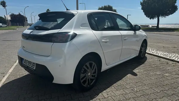 Peugeot 208 2021 - 12500 EUR, 97000 km - AUTO.MOTO.pt - 97000km - foto 4 de 6