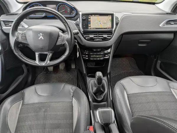 Peugeot 2008 2015 - 10990 EUR, 100000 km - 100000km - foto 9 de 14
