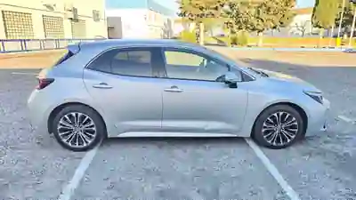 Toyota Corolla 2023 - 25900 EUR, 52000 km - AUTO.MOTO.pt - 52000km - foto 2 de 14