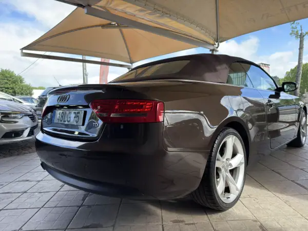 Audi A5 Cabrio 2011 - 14950 EUR, 274529 km - AUTO.MOTO.pt - 274529km - foto 9 de 37