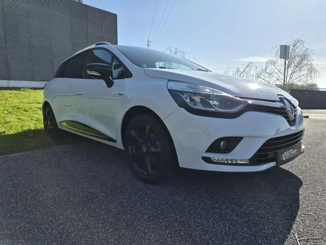 Renault Clio Sport Tourer 2018 - 11250 EUR, 87756 km - AUTO.MOTO.pt - 87756km - foto 6 de 30