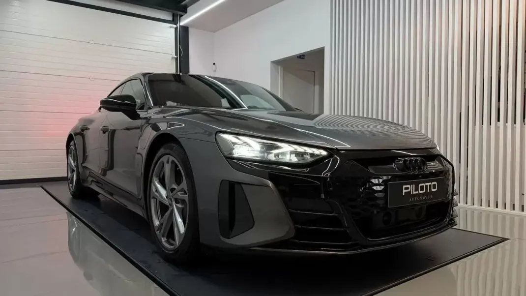 Audi e-tron GT 2022 - 57990 EUR, 59200 km - AUTO.MOTO.pt - 59200km - foto 4 de 28