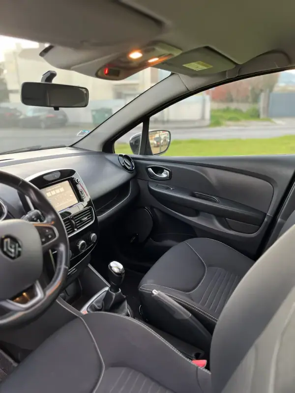 Renault Clio 2017 - 11900 EUR, 171000 km - AUTO.MOTO.pt - 171000km - foto 10 de 12