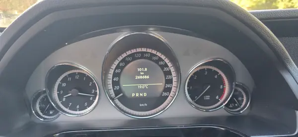 Mercedes-Benz E 250 2010 - 12500 EUR, 269500 km - AUTO.MOTO.pt - 269500km - foto 7 de 12