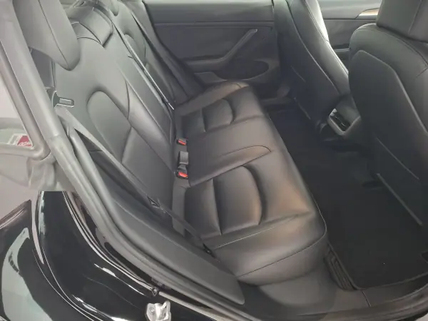 Tesla Model 3 2023 - 31900 EUR, 69700 km - AUTO.MOTO.pt - 69700km - foto 9 de 13