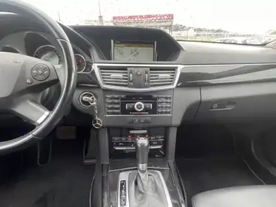 Mercedes-Benz E 250 2010 - 13950 EUR, 277830 km - AUTO.MOTO.pt - 277830km - foto 10 de 12