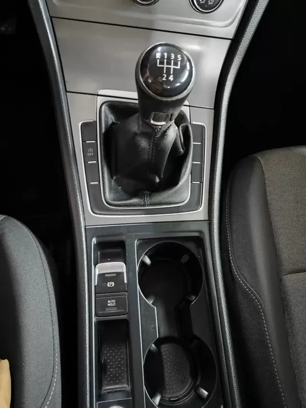 Volkswagen Golf 2013 - 10750 EUR, 198000 km - AUTO.MOTO.pt - 198000km - foto 29 de 34