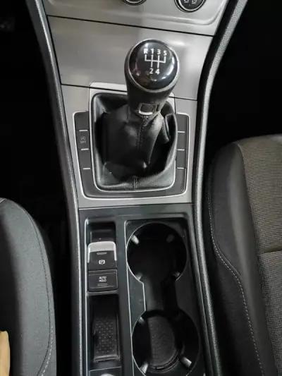 Volkswagen Golf 2013 - 10750 EUR, 198000 km - AUTO.MOTO.pt - 198000km - foto 29 de 34