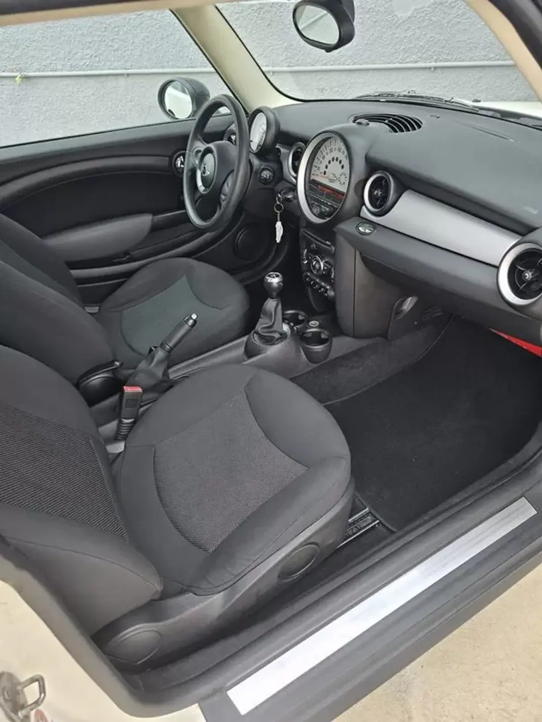 MINI 3 Portas 2011 - 10250 EUR, 190064 km - AUTO.MOTO.pt - 190064km - foto 6 de 15