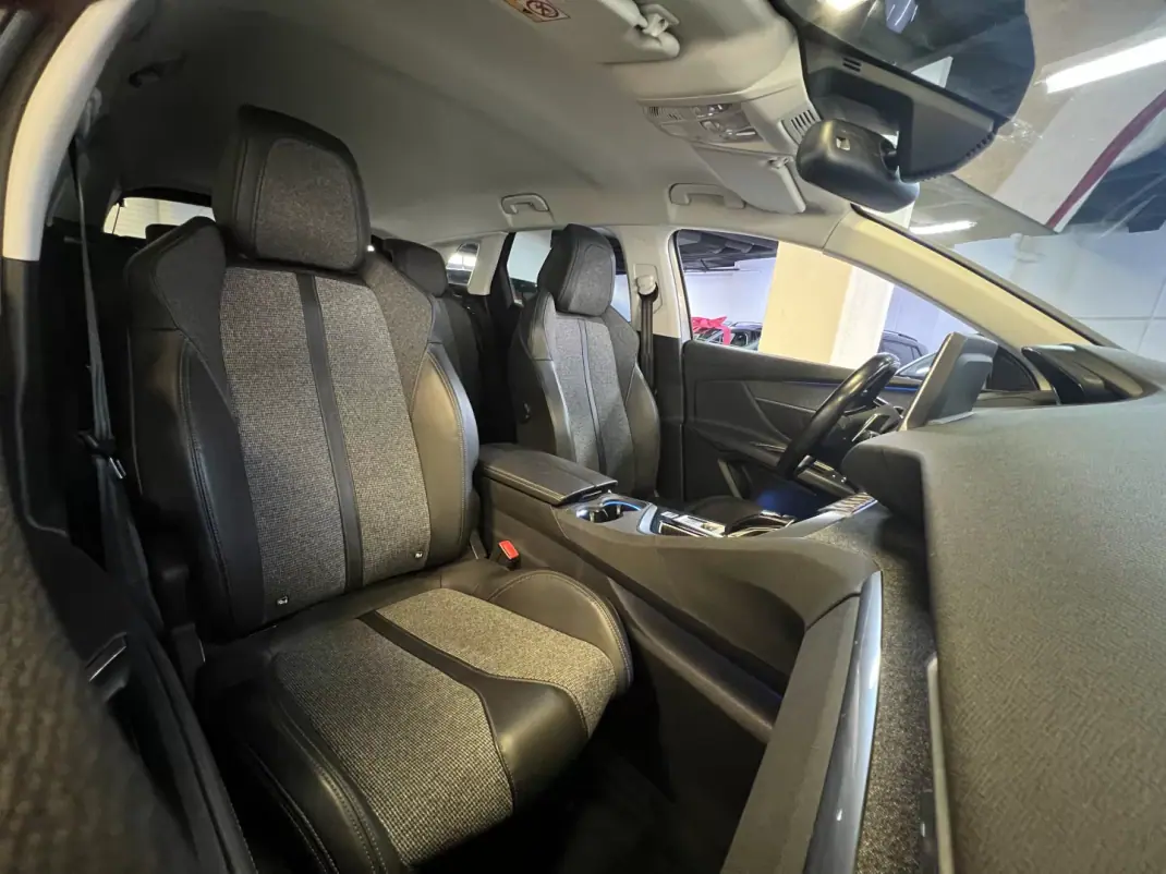 Peugeot 3008 2018 - 14990 EUR, 103000 km - 103000km - foto 8 de 35