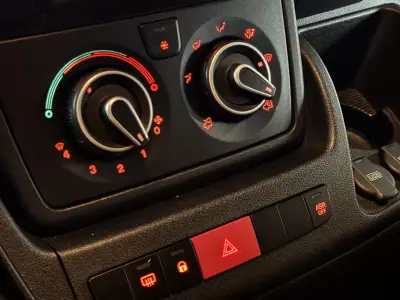 Peugeot Partner L2 caixa automática 130cv 2022 - 16990 EUR, 170100 km - AUTO.MOTO.pt - 170100km - foto 20 de 26