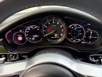 Porsche Panamera 2017 - 58990 EUR, 114000 km - AUTO.MOTO.pt - 114000km - foto 29 de 39