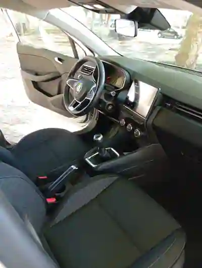 Renault Clio 2020 - 13300 EUR, 83700 km - AUTO.MOTO.pt - 83700km - foto 9 de 15
