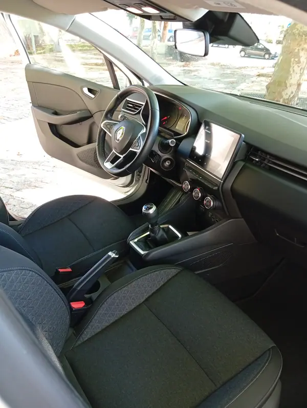 Renault Clio 2020 - 13300 EUR, 83700 km - AUTO.MOTO.pt - 83700km - foto 9 de 15