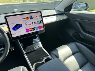 Tesla Model 3 2019 - 21900 EUR, 86000 km - AUTO.MOTO.pt - 86000km - foto 34 de 64