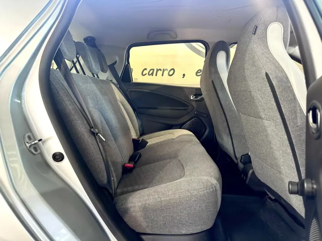 Renault Zoe 2020 - 17900 EUR, 71943 km - AUTO.MOTO.pt - 71943km - foto 14 de 24