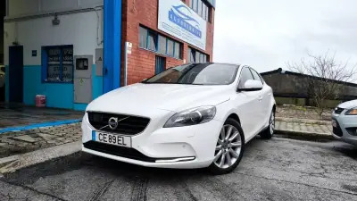 Volvo V40 2013 - 11400 EUR, 182000 km - AUTO.MOTO.pt - 182000km - foto 19 de 24
