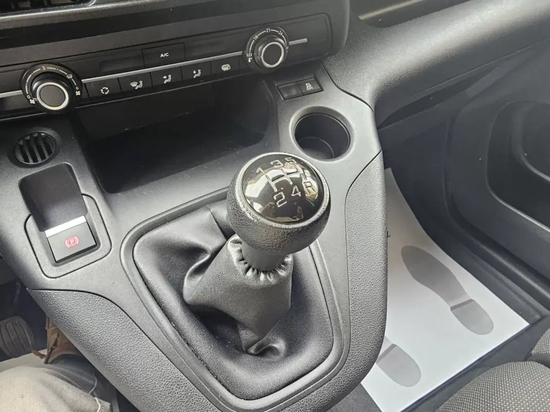 Peugeot Partner 1.5 BlueHDI Pro Longa 3L 2020 - 12900 EUR, 187531 km - AUTO.MOTO.pt - 187531km - foto 9 de 13