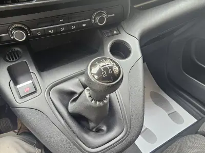 Peugeot Partner 1.5 BlueHDI Pro Longa 3L 2020 - 12900 EUR, 187531 km - AUTO.MOTO.pt - 187531km - foto 9 de 13