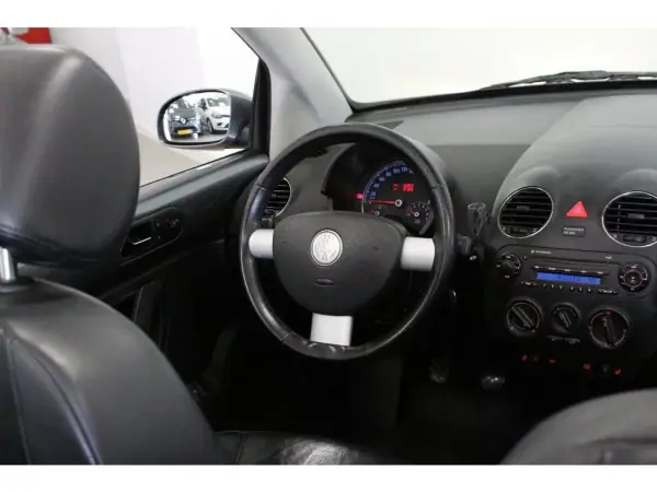 Volkswagen New Beetle Cabriolet 2007 - 7990 EUR, 161340 km - AUTO.MOTO.pt - 161340km - foto 7 de 19