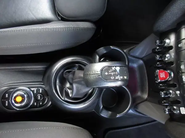 MINI 3 Portas 2018 - 18490 EUR, 164000 km - AUTO.MOTO.pt - 164000km - foto 48 de 53
