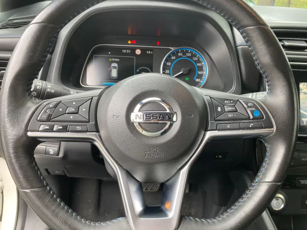 Nissan Leaf 2019 - 13500 EUR, 81279 km - AUTO.MOTO.pt - 81279km - foto 10 de 20
