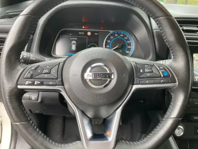 Nissan Leaf 2019 - 13500 EUR, 81279 km - AUTO.MOTO.pt - 81279km - foto 10 de 20