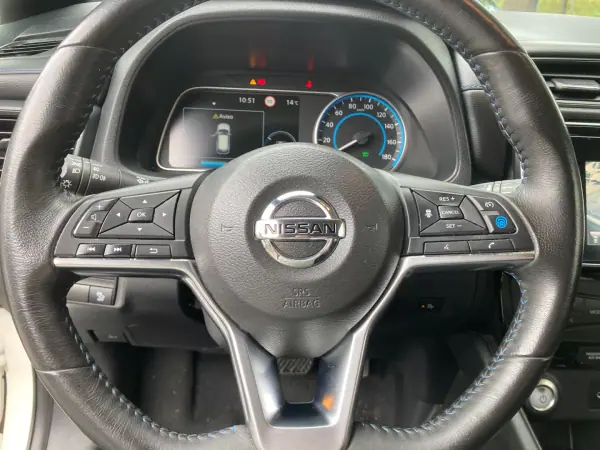 Nissan Leaf 2019 - 13500 EUR, 81279 km - AUTO.MOTO.pt - 81279km - foto 10 de 20